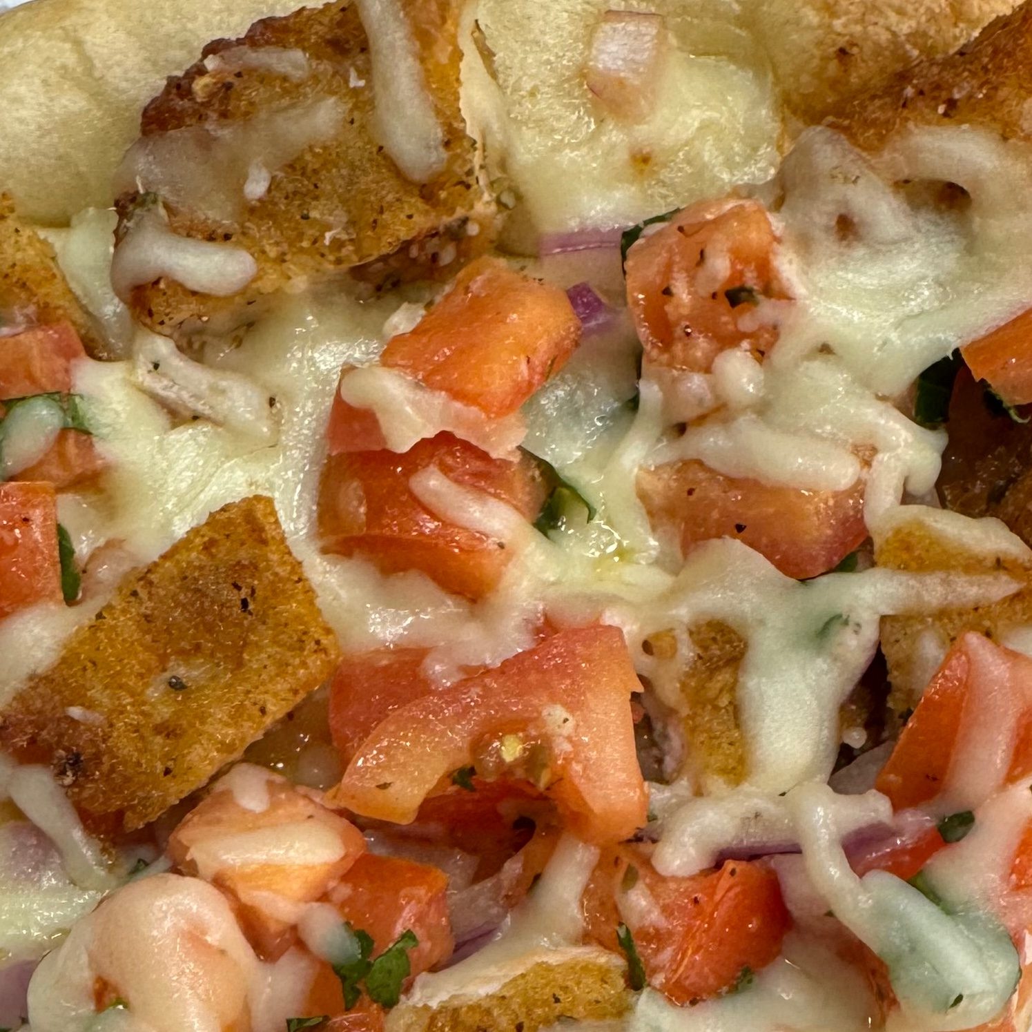 Chicken & Tomatoes Pizza.