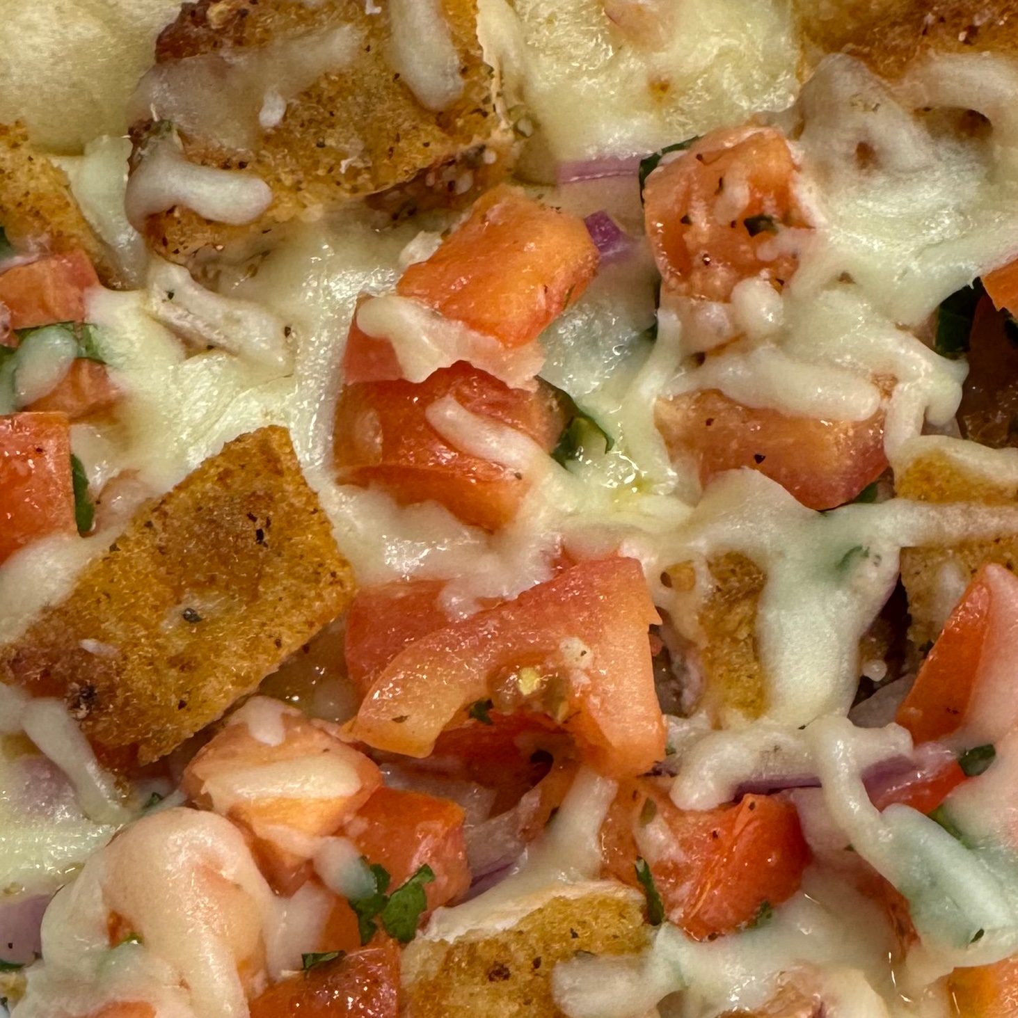 Chicken & Tomatoes Pizza.